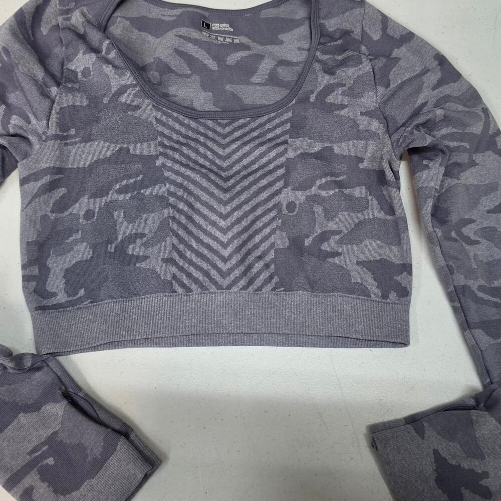 Gray camo long sleeve crop